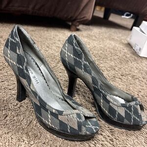 Madden girl plaid peep toe heels size 6